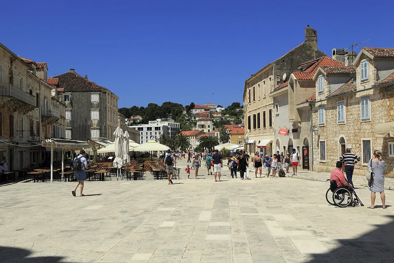 Coffee in Hvar: Cafés, Orders and What to Expect