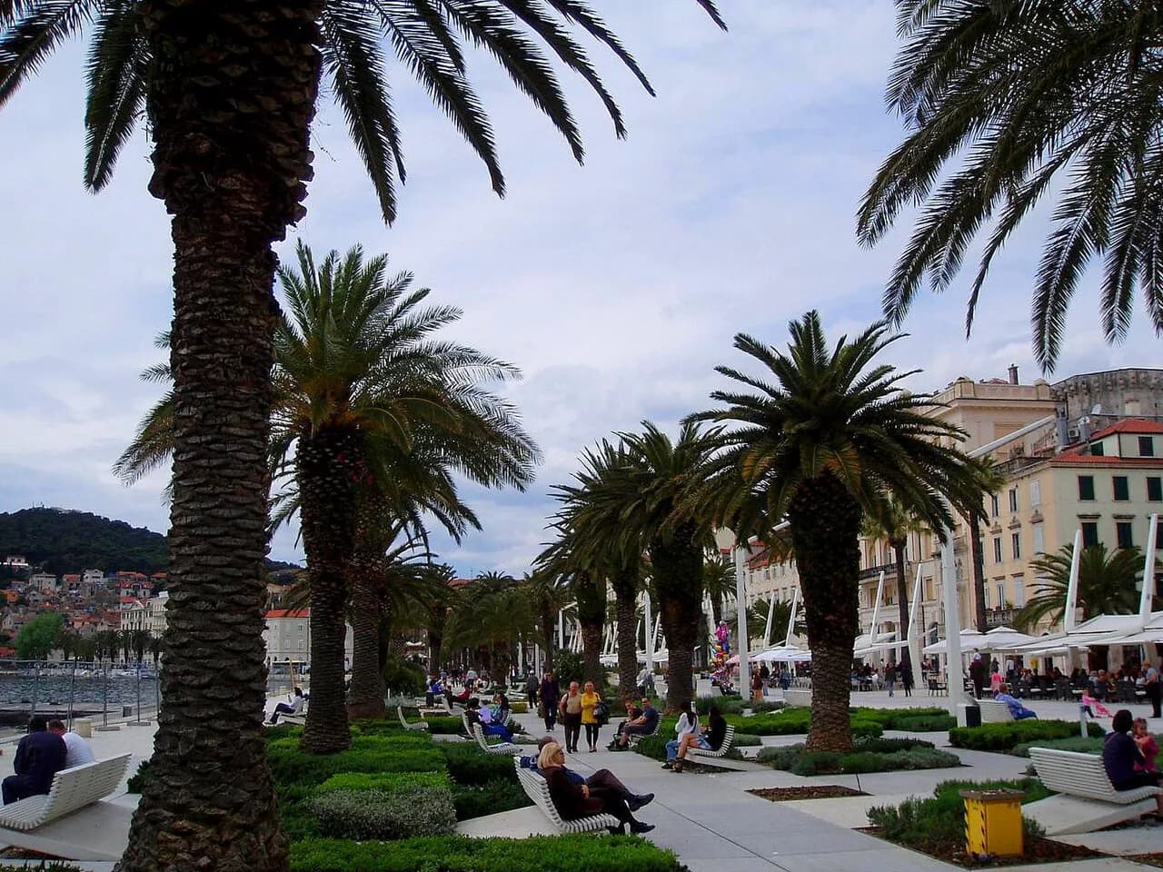 Split Food Landmarks: Where to Eat and Shop for Food
