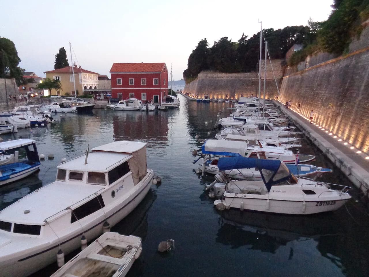 Zadar Food Landmarks: Where to Eat and Shop for Seafood
