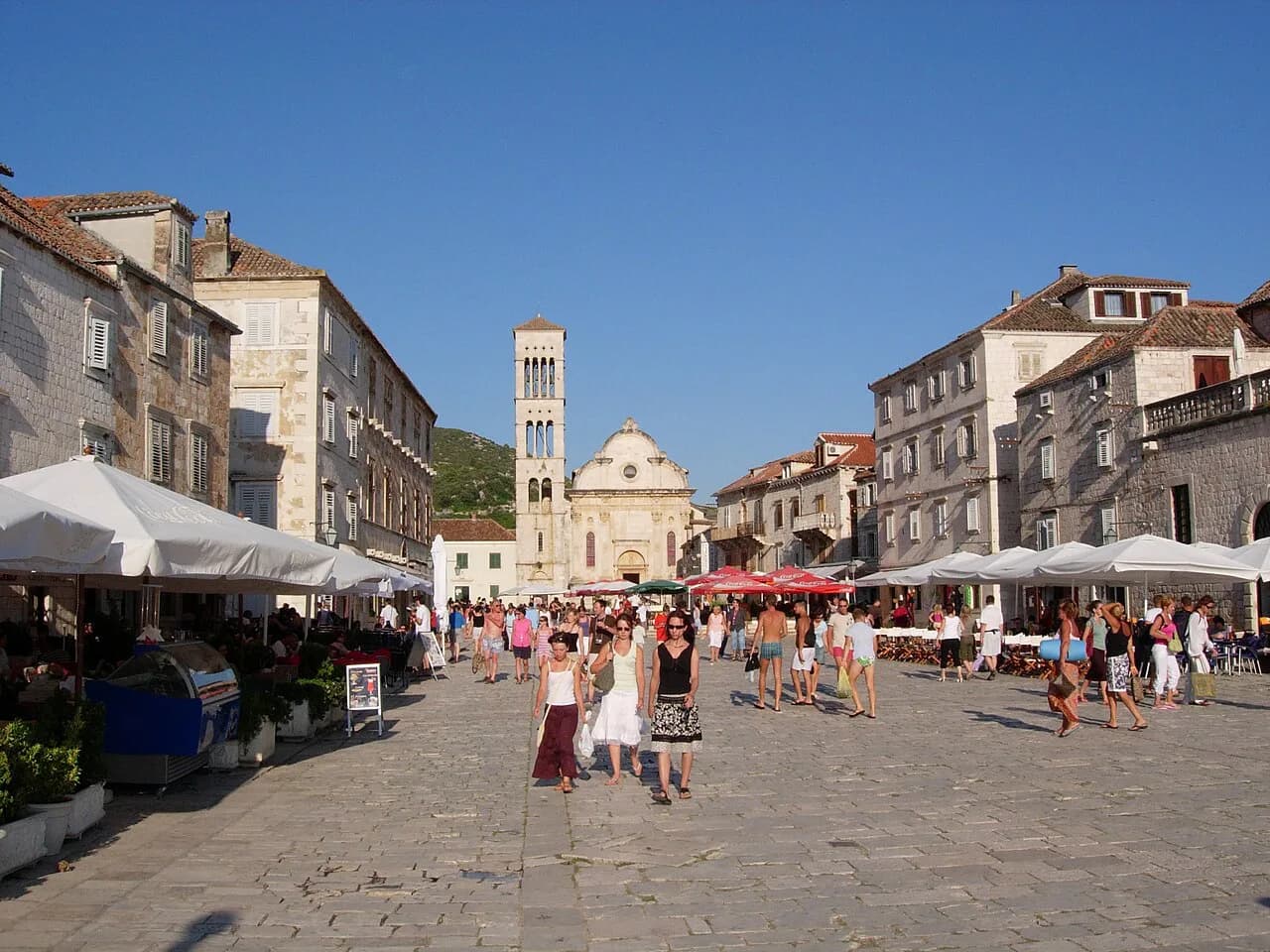 Seafood Restaurants in Hvar: Where to Eat Fish by the Harbour