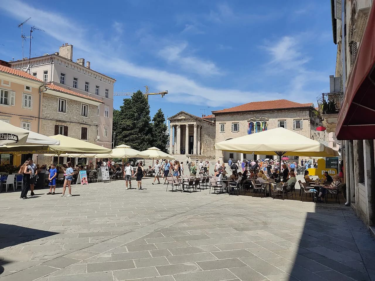 Seafood Restaurants in Pula: Where to Eat Fish and Shellfish