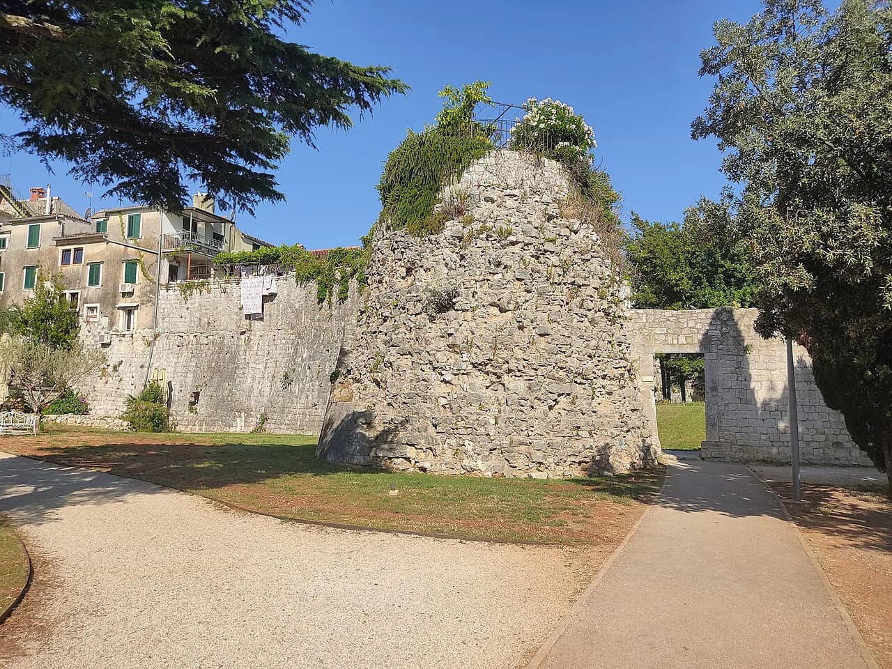 Fast Food in Poreč: Quick Bites and Street Food Worth Ordering