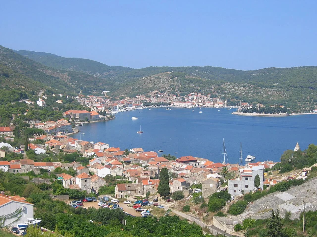 Restaurants in Vis: Konobas, Seafood and Peka Picks