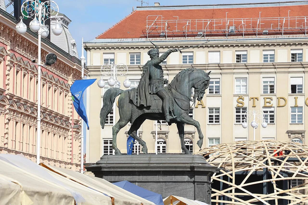 Zagreb Fish Market: Dolac, Amfora and Buying Seafood