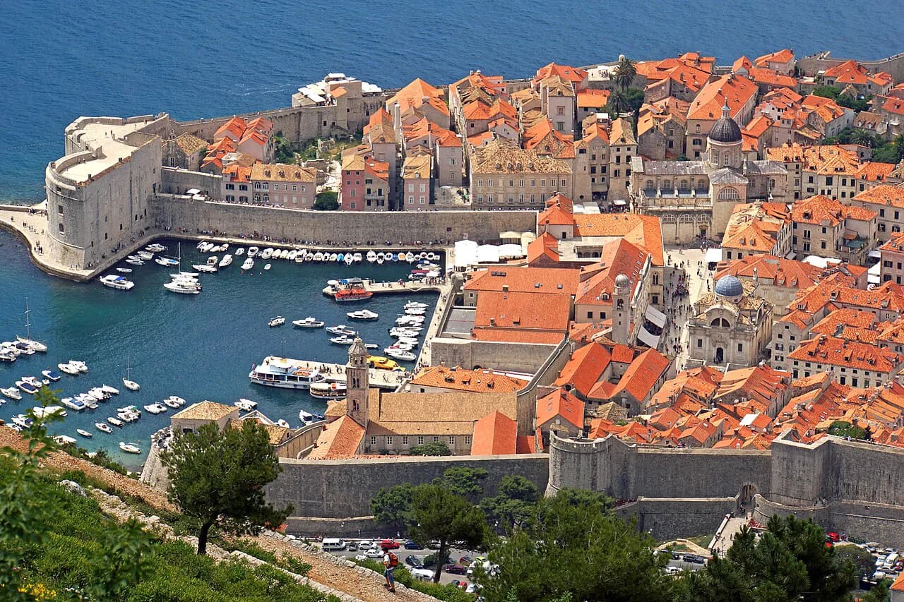 Burek in Dubrovnik: Where to Find It and What to Order