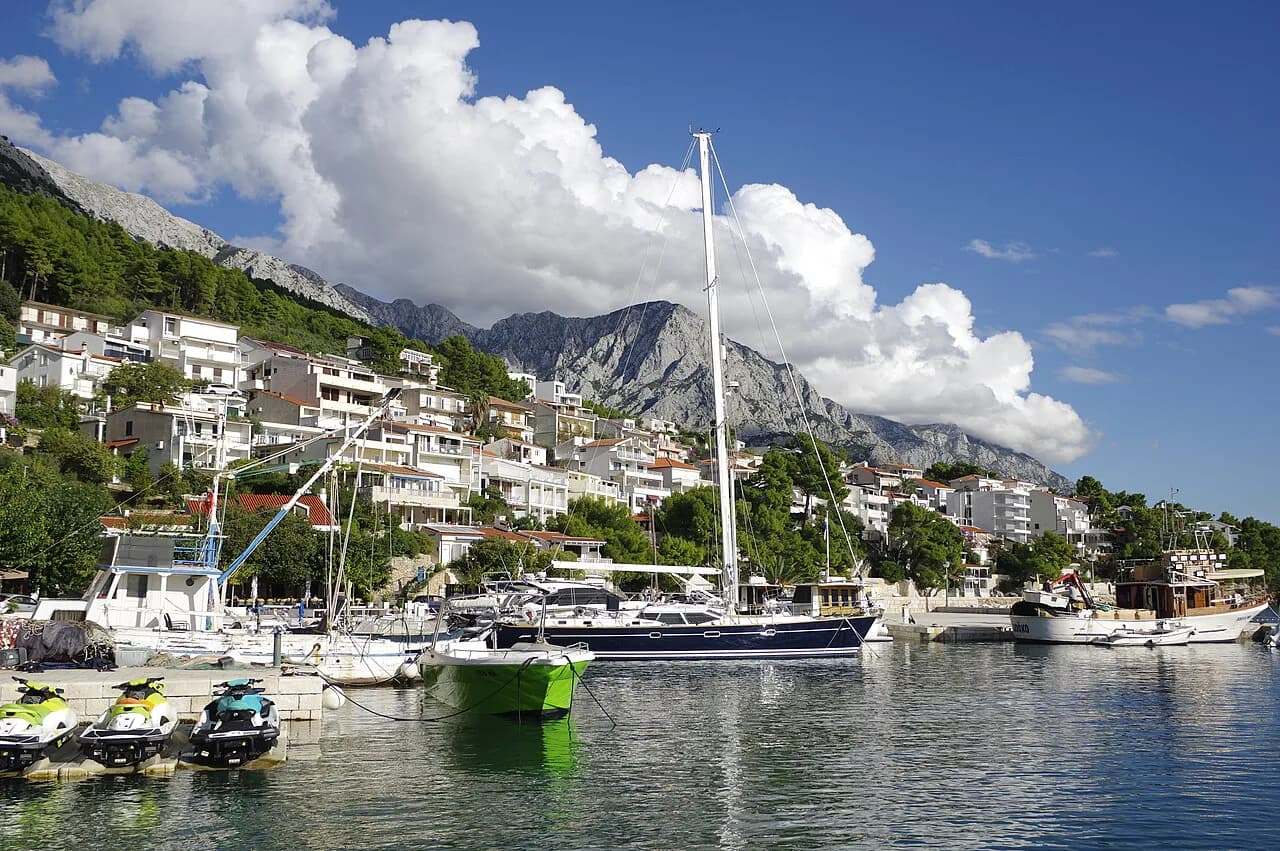 Brela Restaurants: Konobas and Seafood Picks on the Makarska Riviera