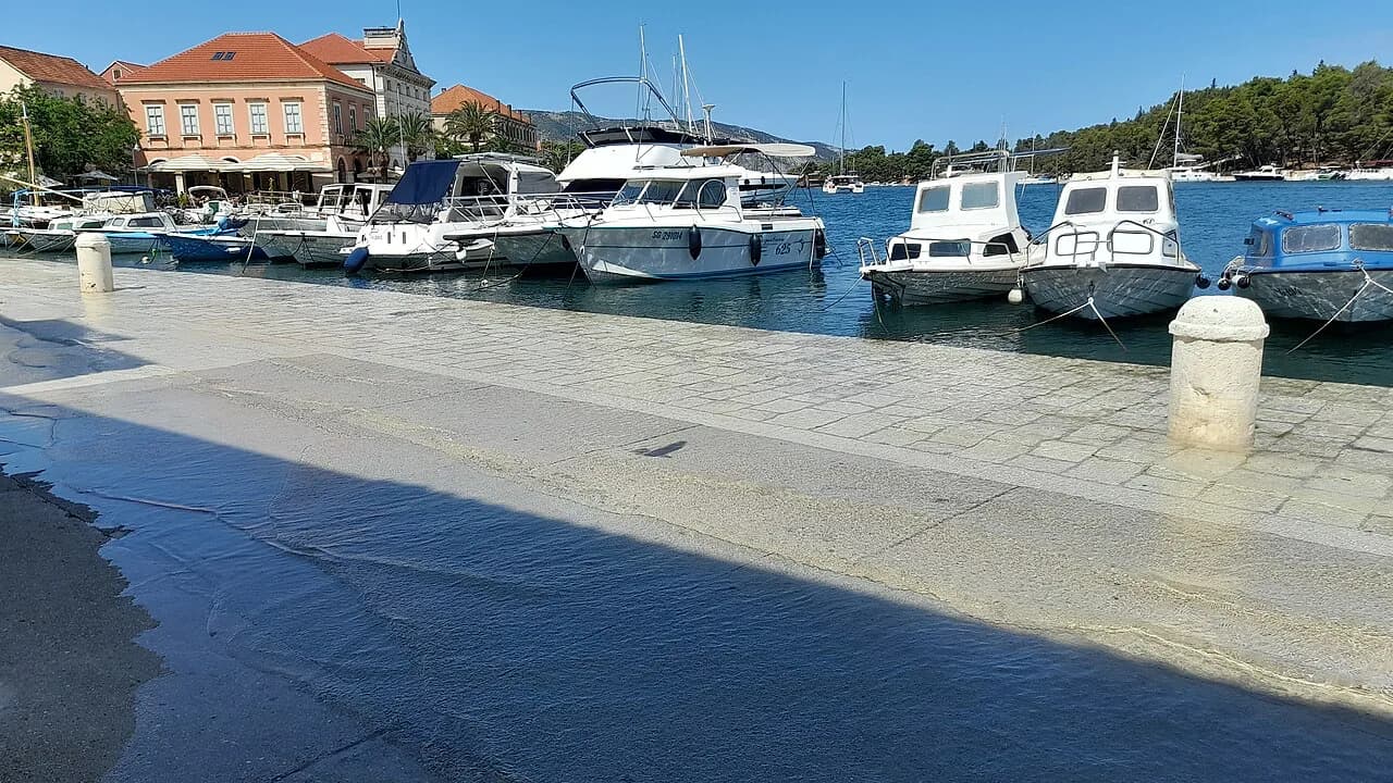 Ćevapi in Hvar: Where to Find the Grilled Balkan Favourite