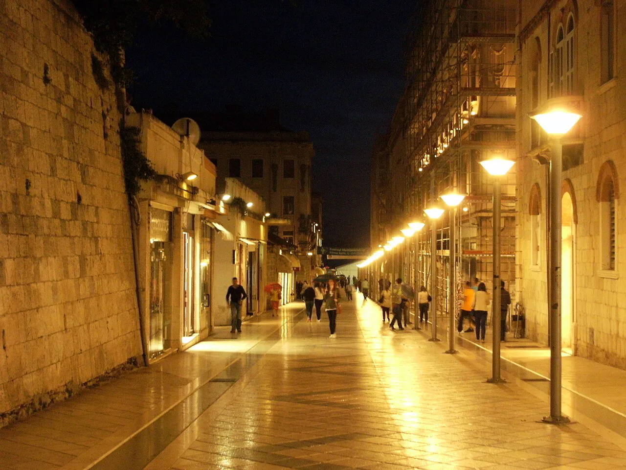 A street in Split at night.