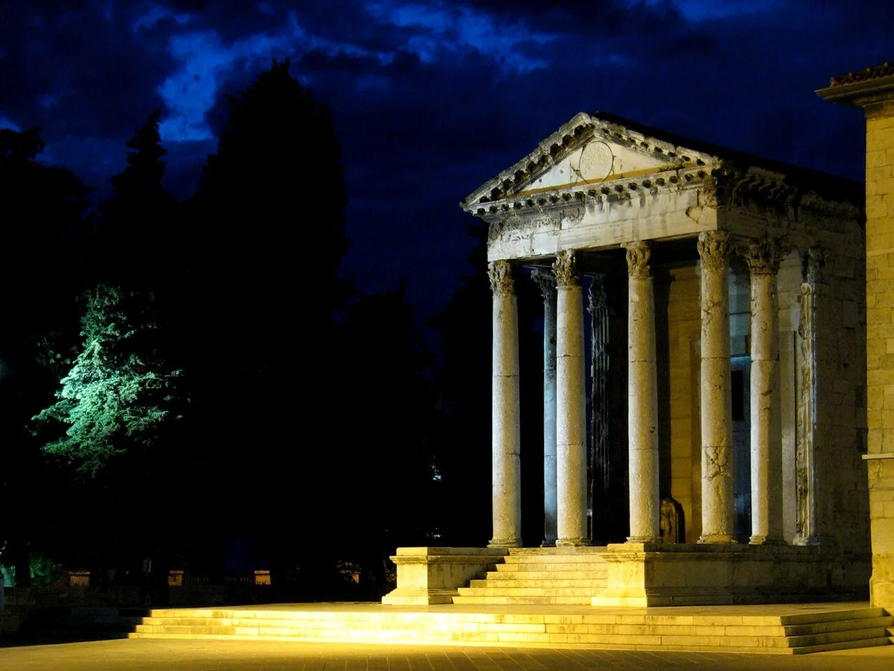 The Temple of Augustus in Pula at night.