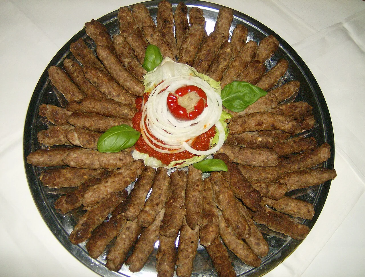 A platter of ćevapčići.
