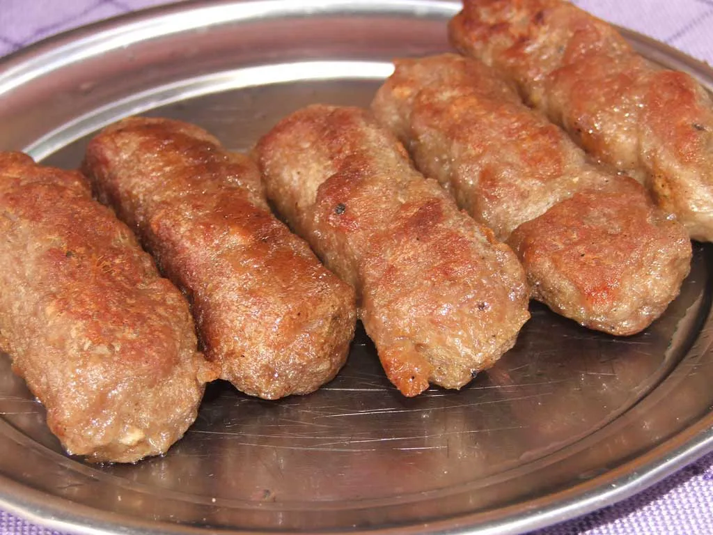 A plate of ćevapi.