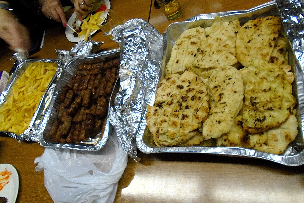 Ćevapi with somun flatbread and chips, Međimurje.