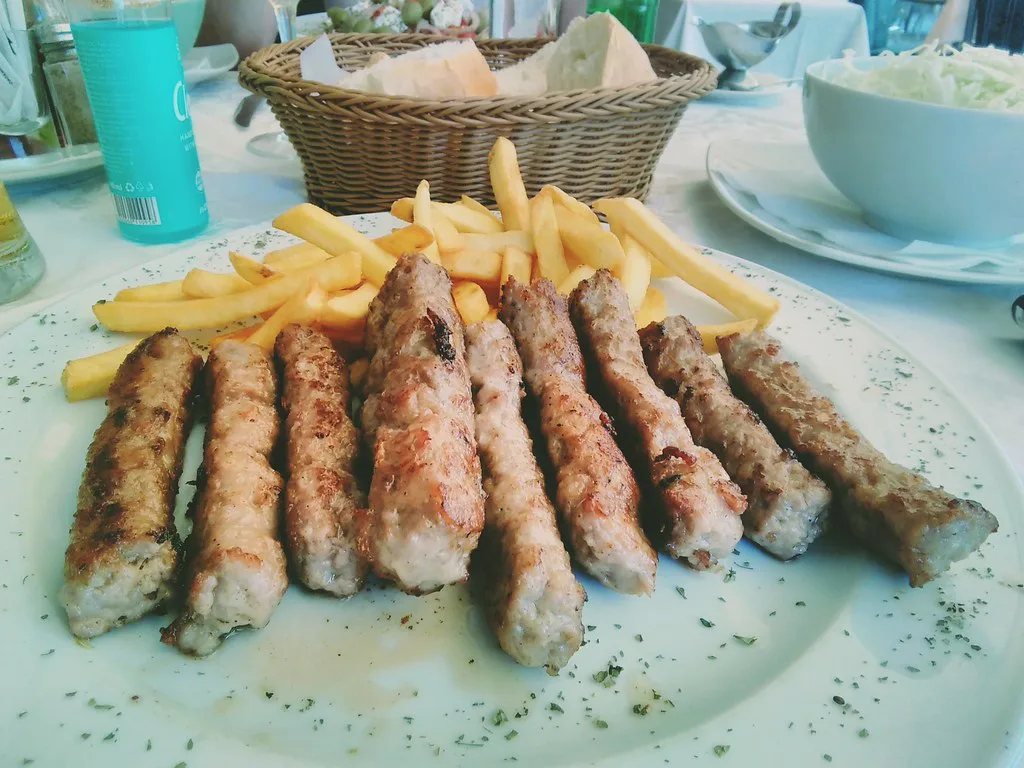 Ćevapi served with chips.