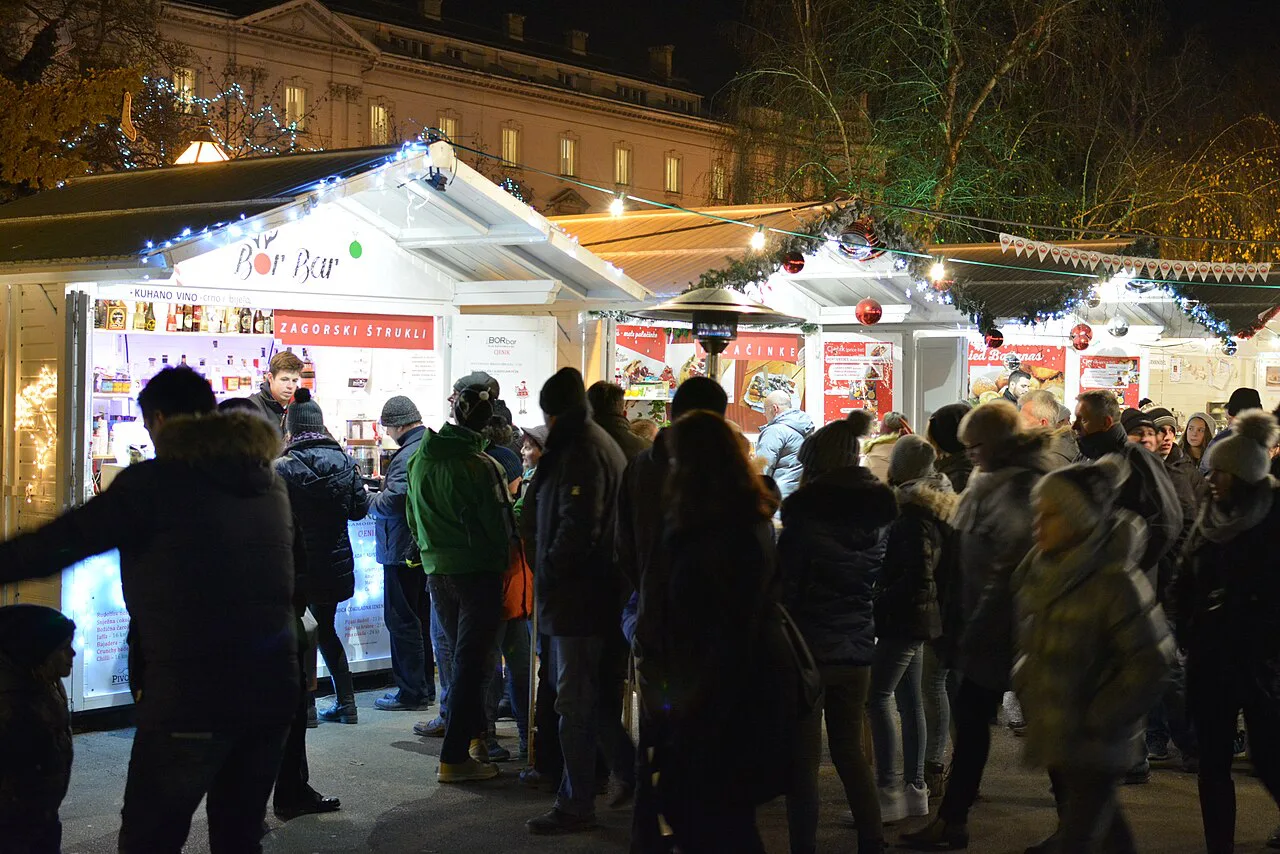 Crowds at the Advent stalls in Zagreb.