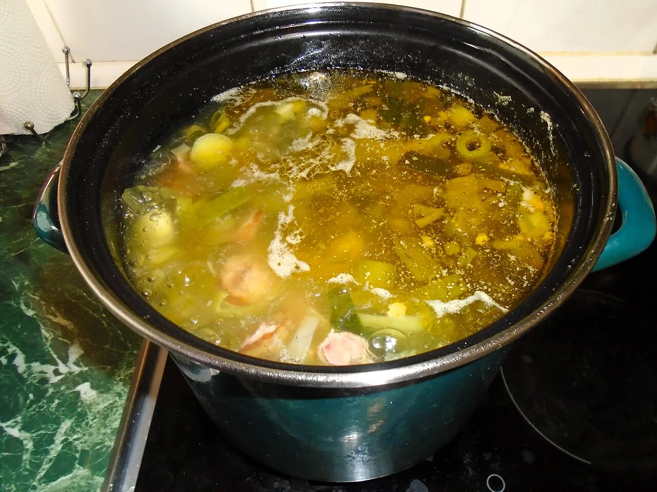 Leek stew cooking in a pot, Međimurje style.