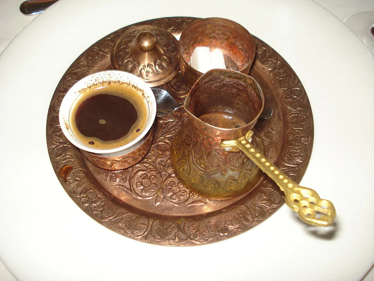 A Turkish-style coffee set with a džezva and fildžan.