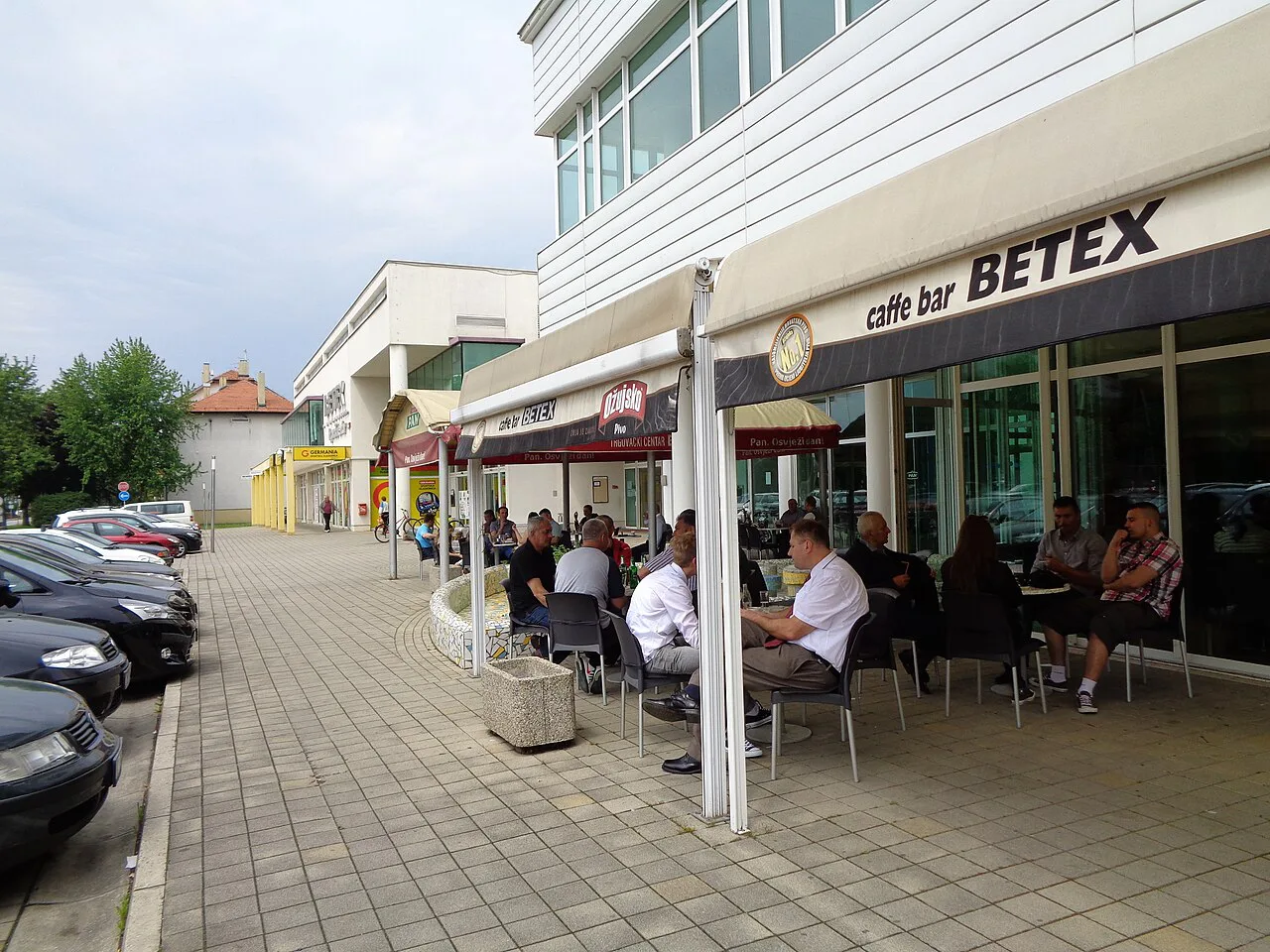 A pavement café in Čakovec.