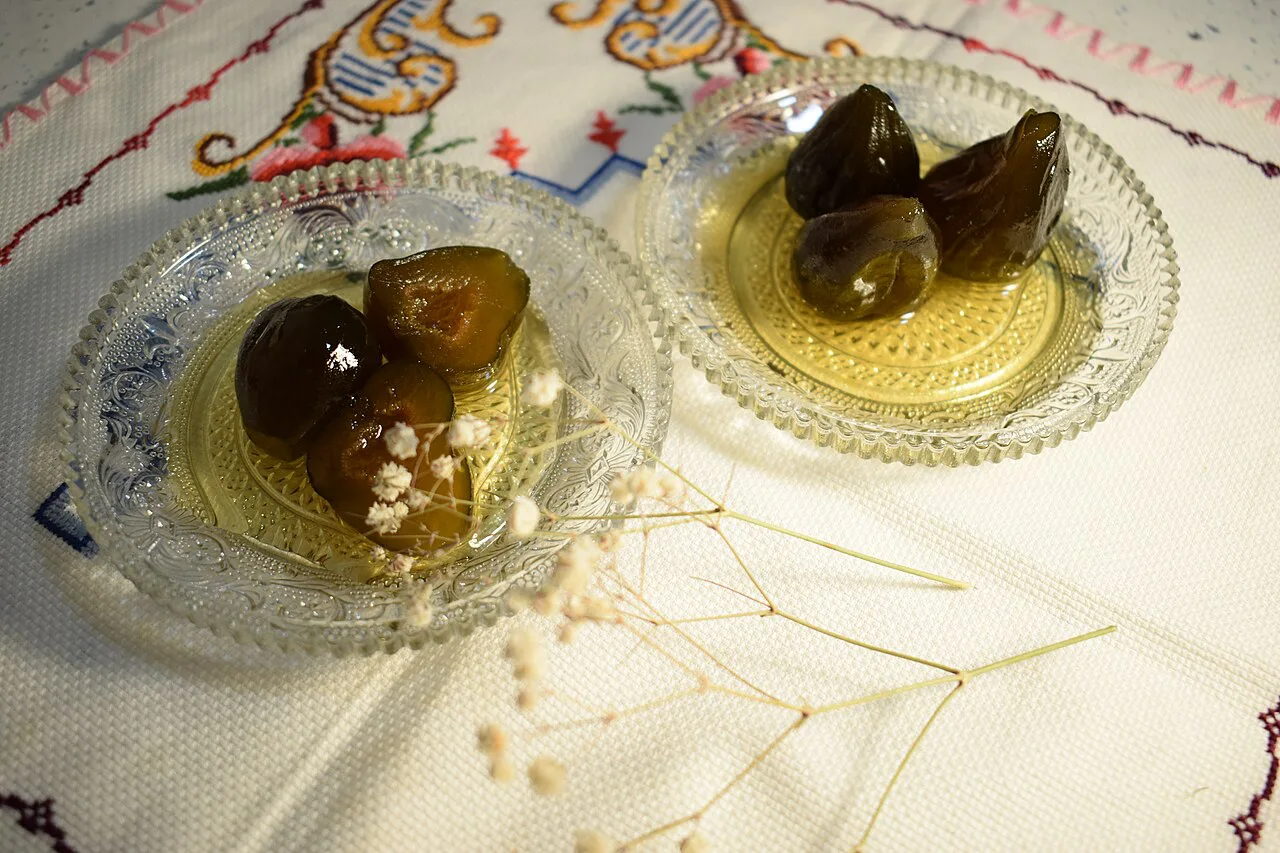 Green figs preserved in syrup.