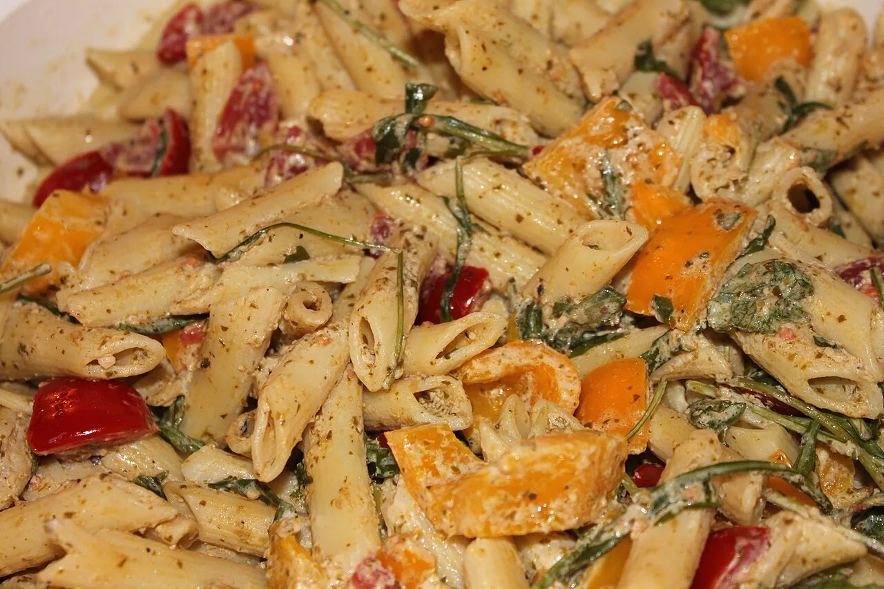 Pasta salad with tuna and peppers.