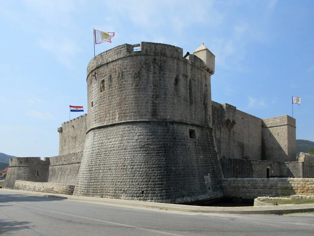 The Veliki Kaštio fortress above the salt pans in Ston.