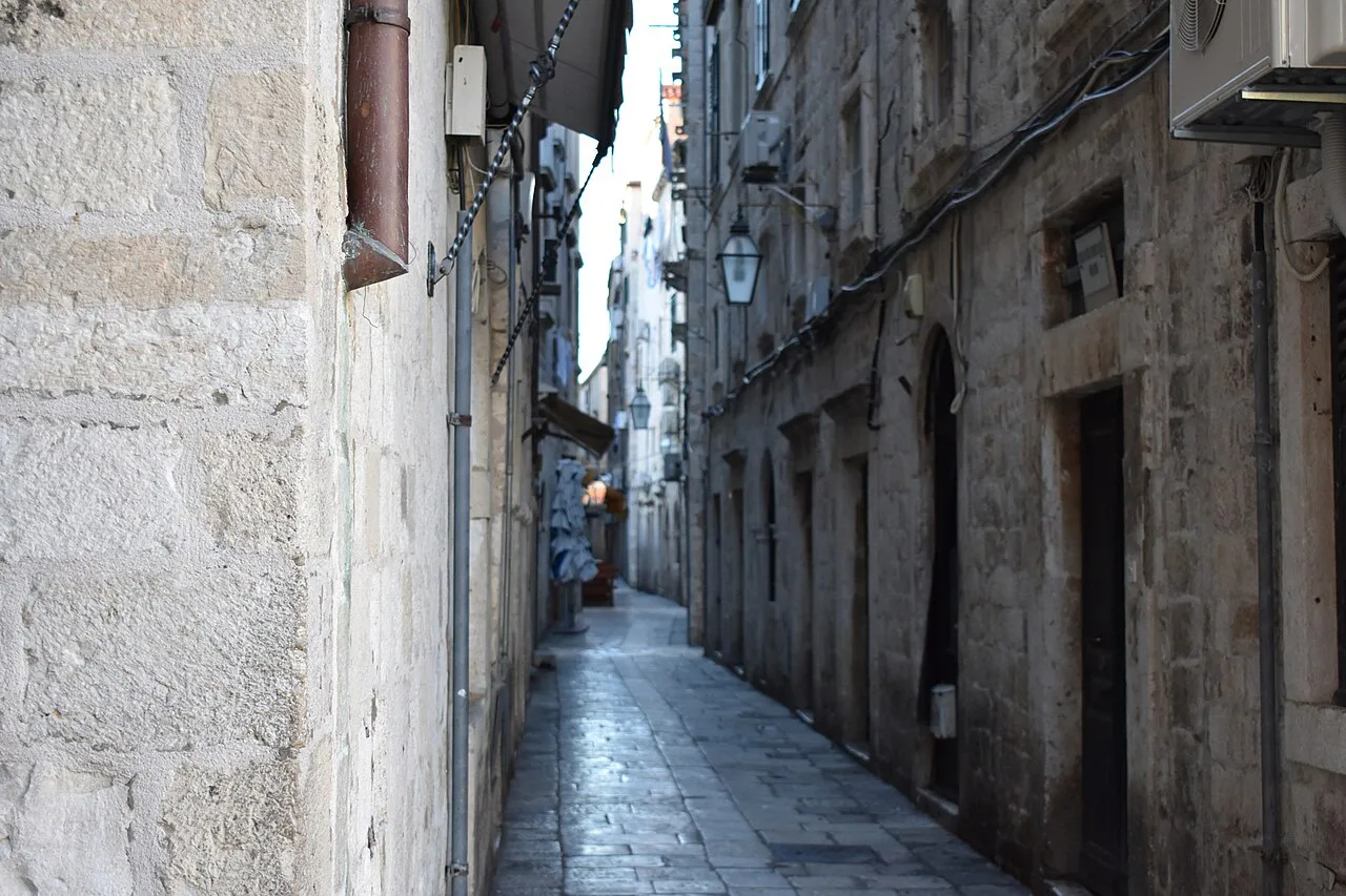 A narrow alley in the old town, Dubrovnik.