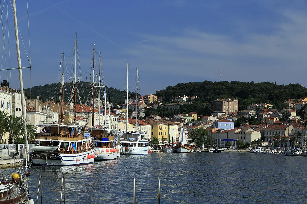 The Riva lošinjskih kapetana, Mali Lošinj.