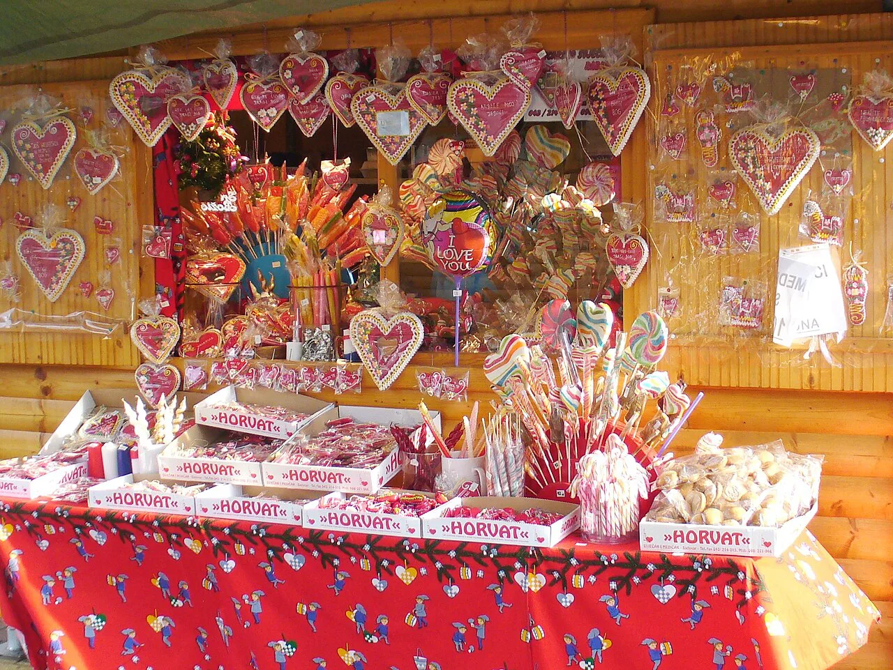 Licitar gingerbread hearts on sale in Bjelovar.