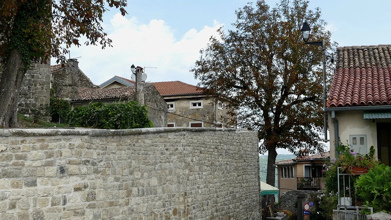 A stone-walled lane in Motovun.