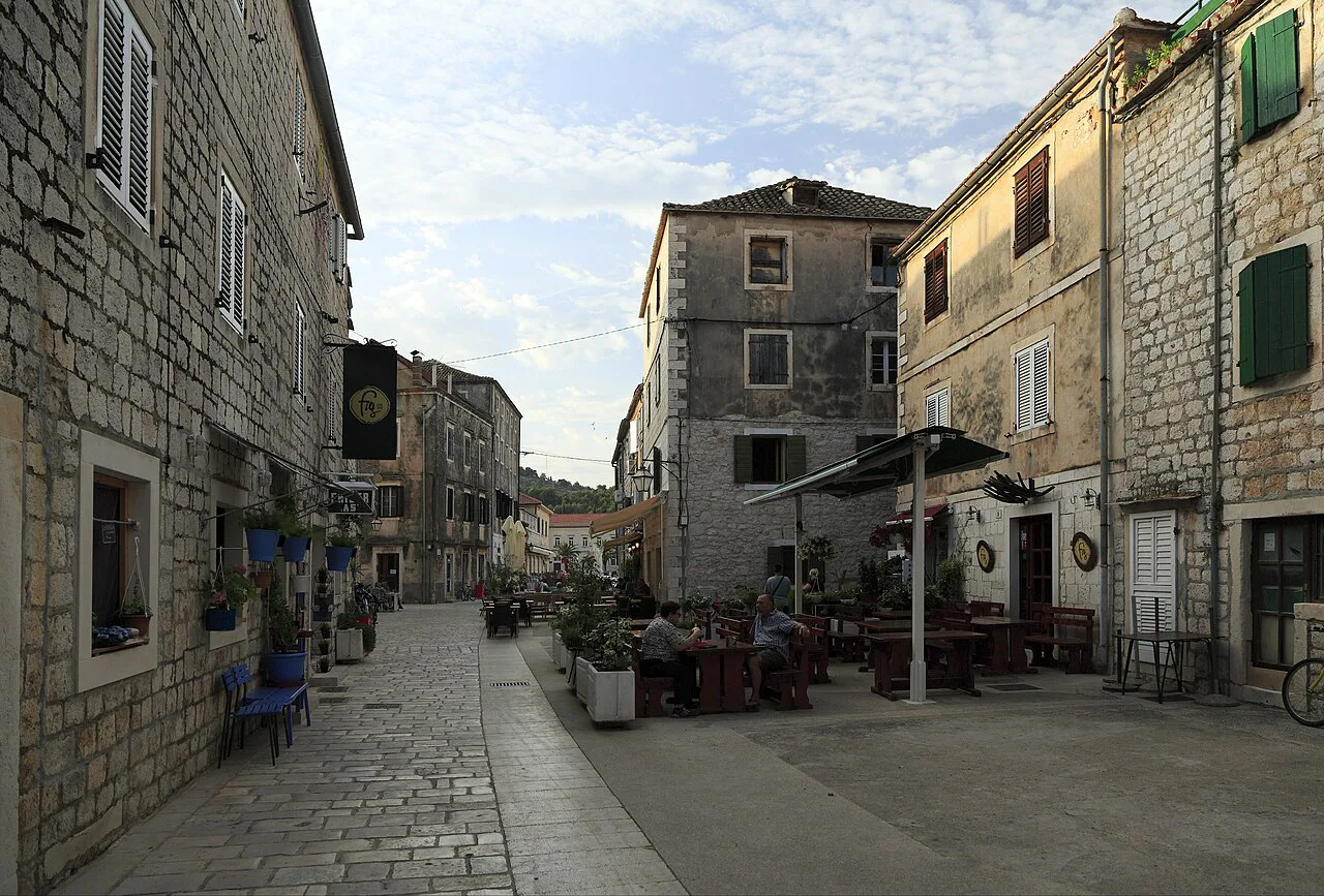 Café tables on Ulica Bartola Kašića, Stari Grad.
