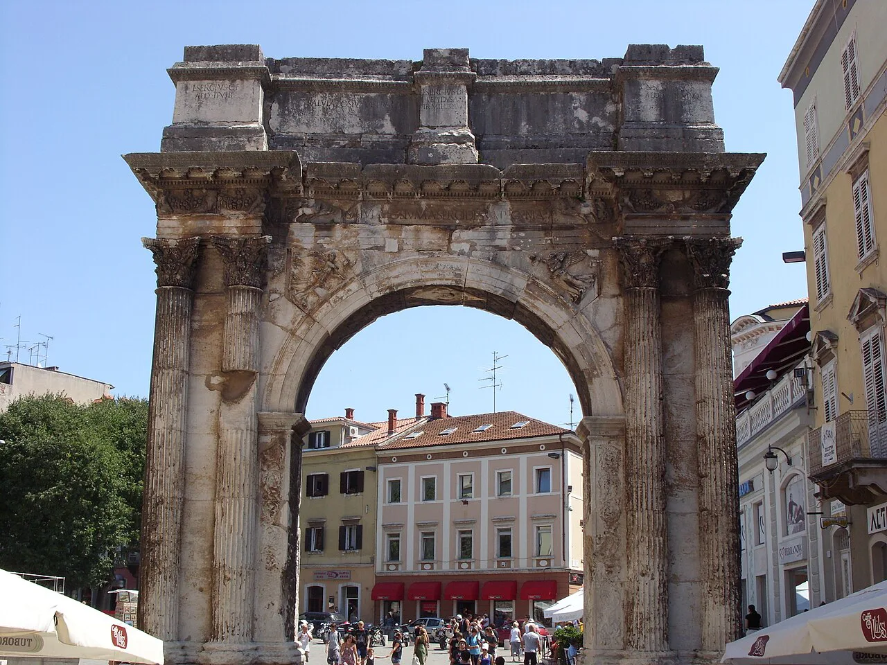 The Arch of the Sergii, Pula.