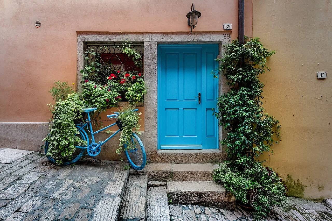 A house entrance in Rovinj's old town.
