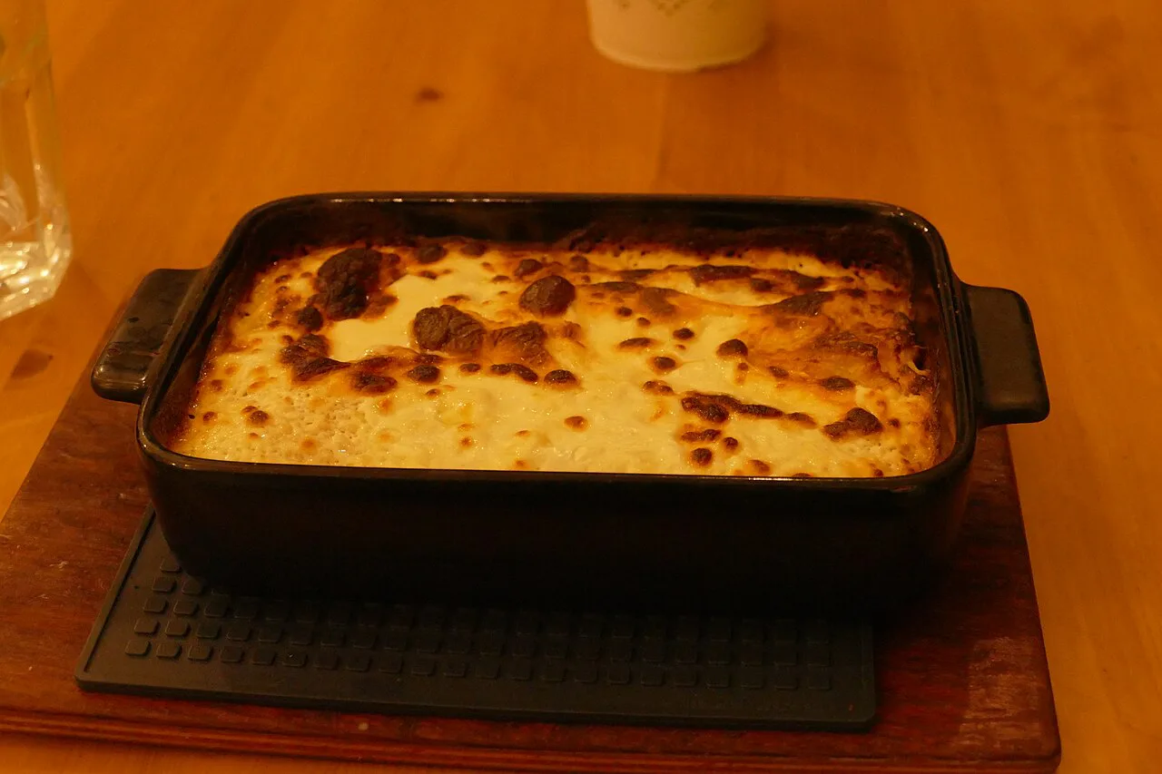 Baked štrukli in an oven dish.