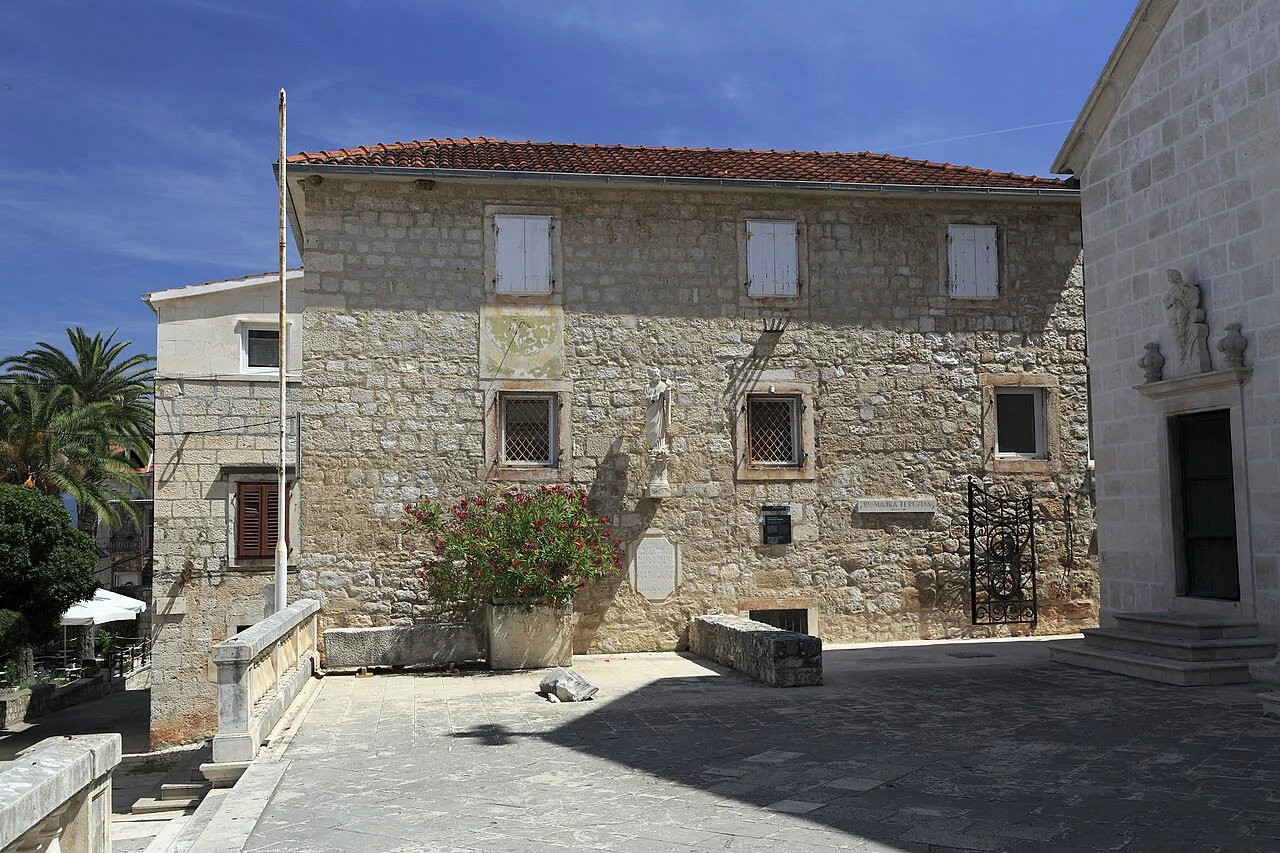 A stone house on Radnička ulica, Supetar.