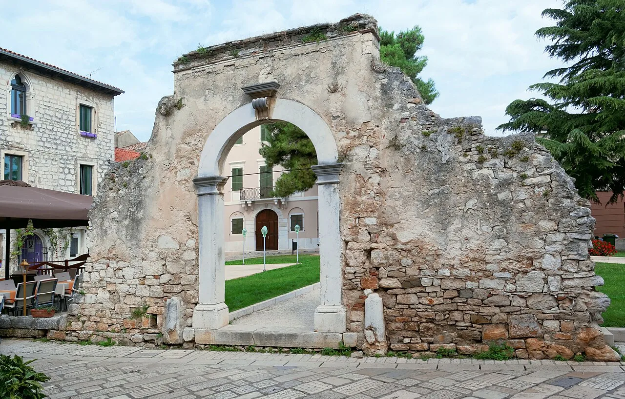 A stone arch on Trg Jurja Dobrile, Poreč.